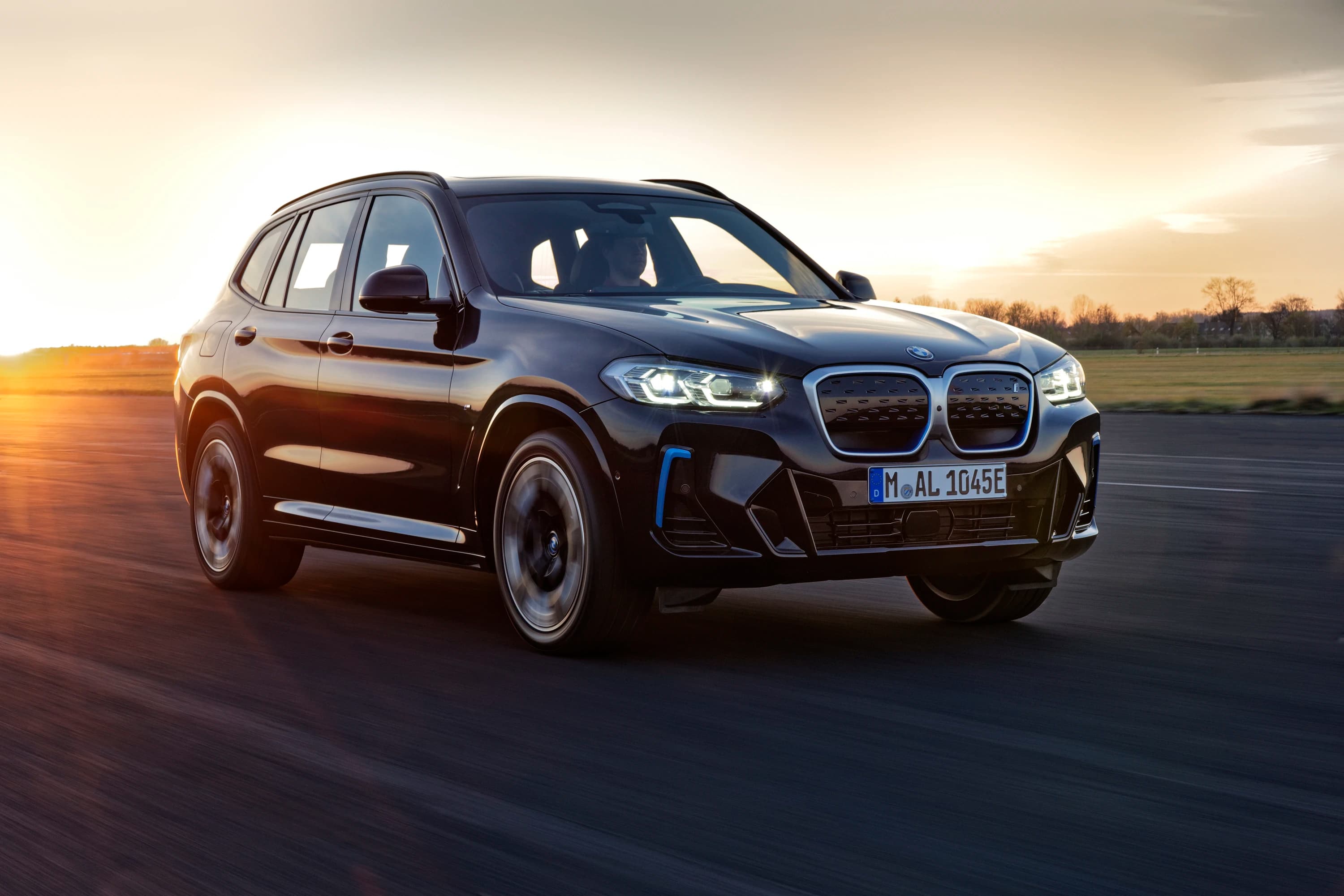 بررسی جامع BMW iX3 2025: تحولی در دنیای خودروهای برقی ایران