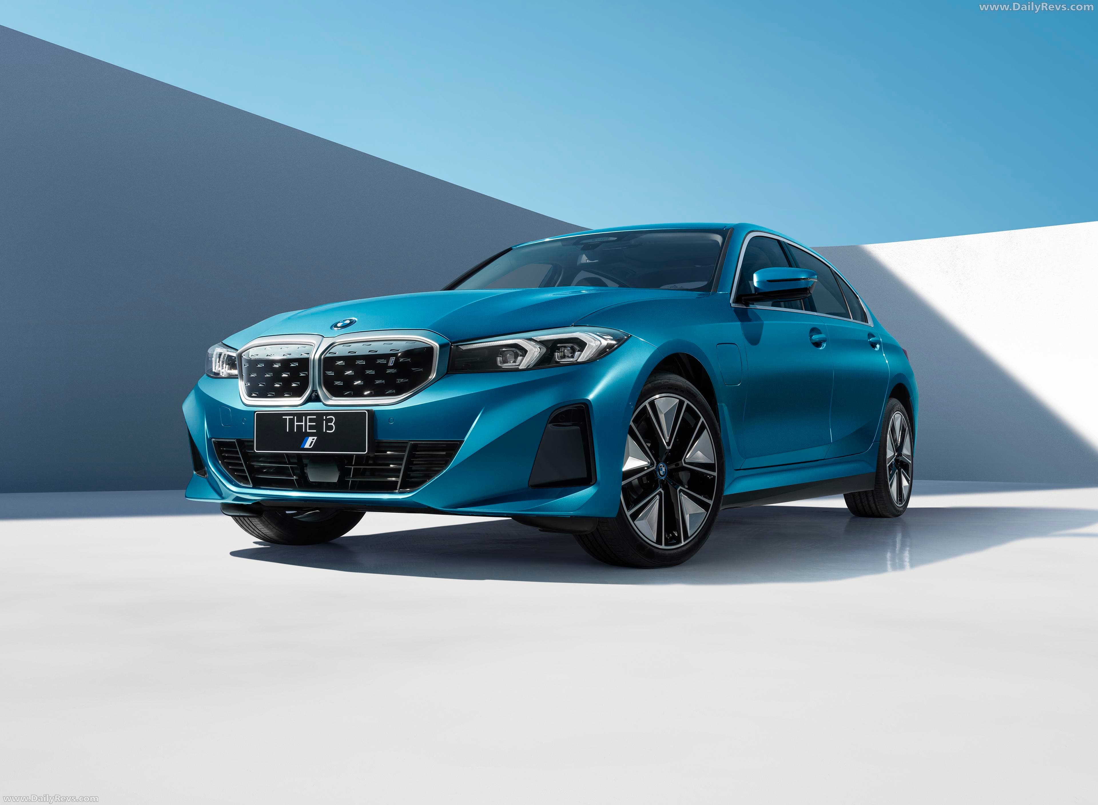 بررسی تخصصی BMW i3: سدان الکتریکی با استانداردهای جهانی با پلتفرم G28