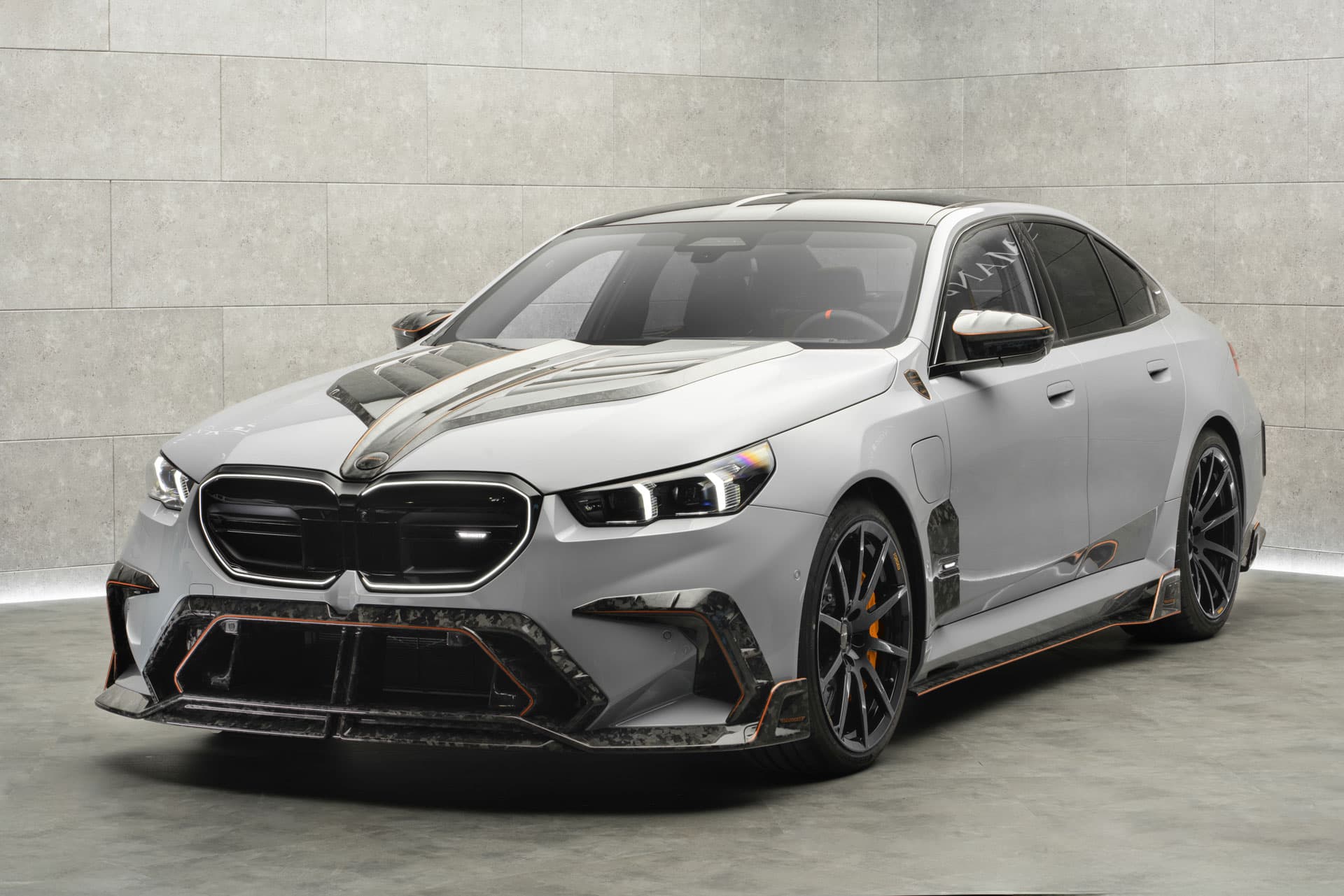 Mansory BMW M5 G90: بی پروایی تلفیق هنر و قدرت در لباس خاکستری