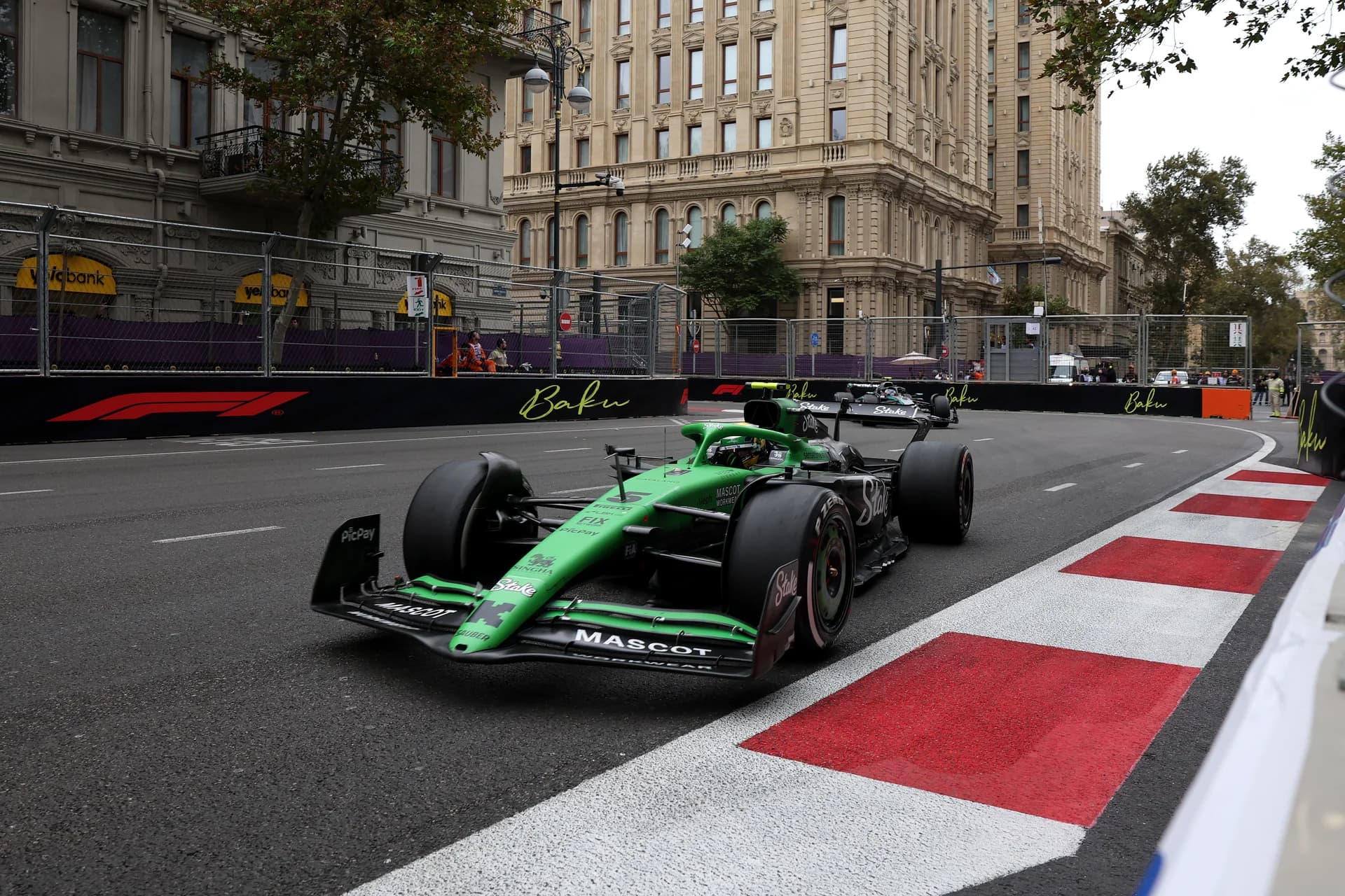 طلوع سه‌ستاره مک لارن در نبردی حماسی برای قهرمانی؛ پایانی که تاریخ ساز می‌شود!